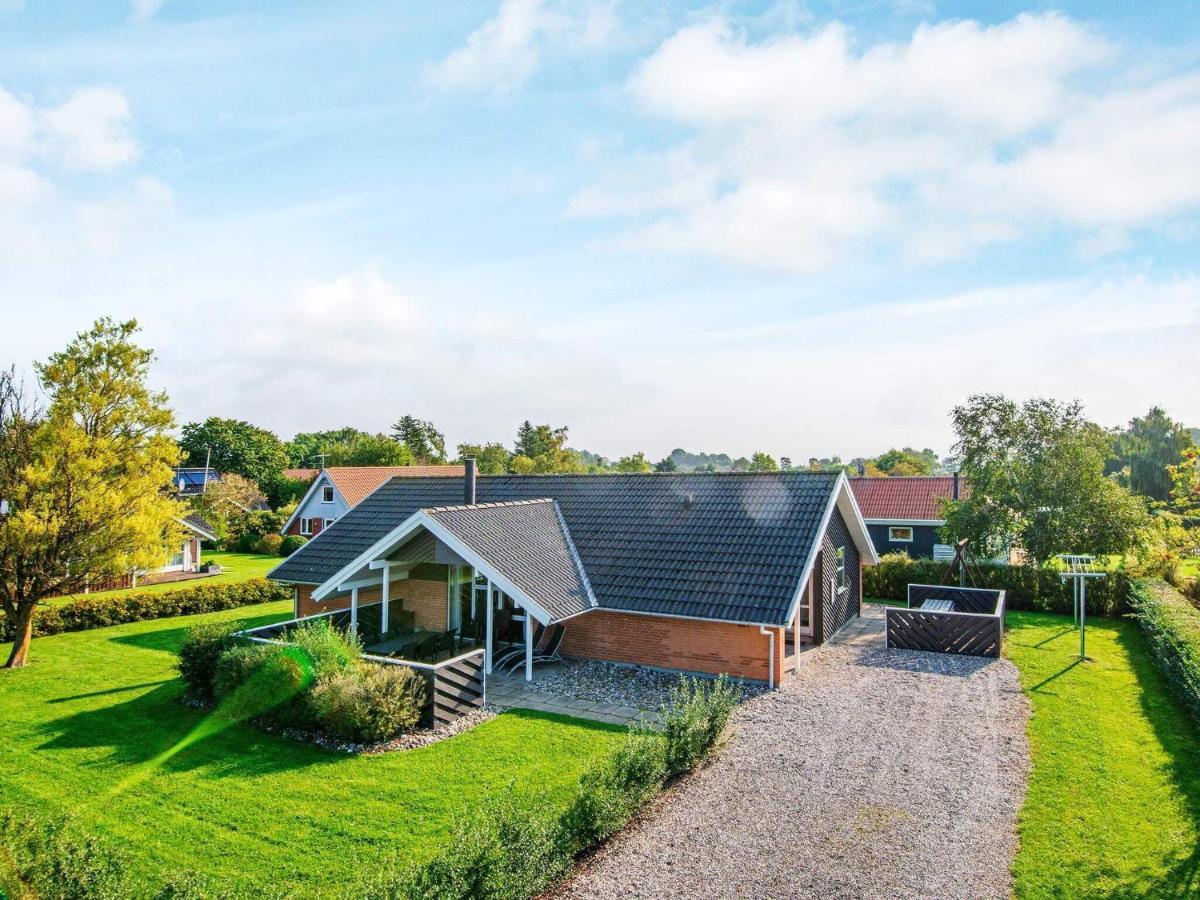 10 Person Holiday Home In Juelsminde Sonderby  ภายนอก รูปภาพ