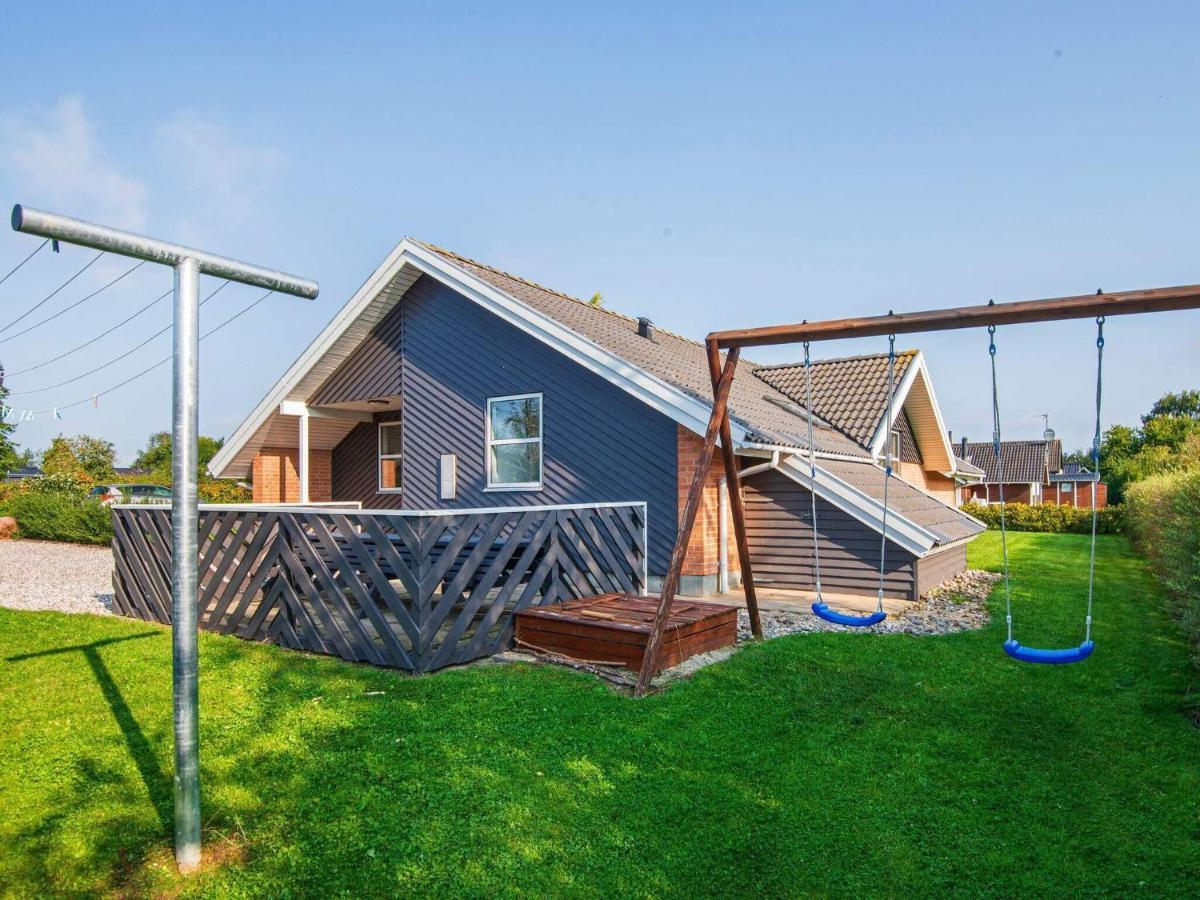 10 Person Holiday Home In Juelsminde Sonderby  ภายนอก รูปภาพ
