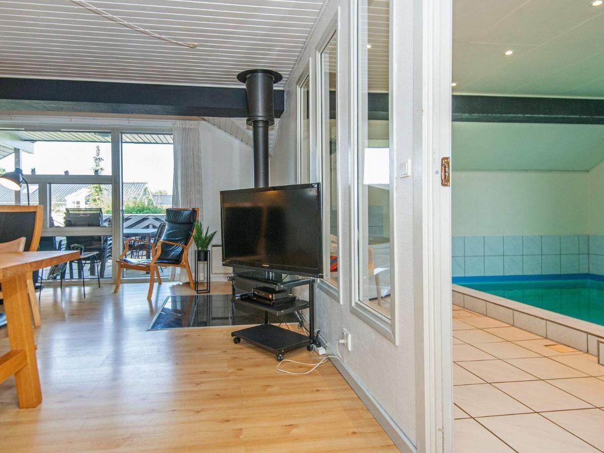 10 Person Holiday Home In Juelsminde Sonderby  ภายนอก รูปภาพ