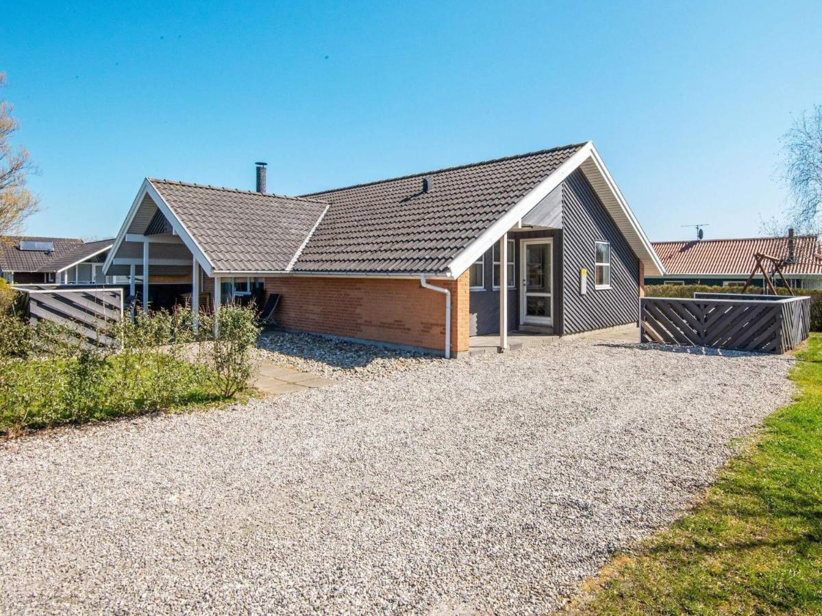 10 Person Holiday Home In Juelsminde Sonderby  ภายนอก รูปภาพ